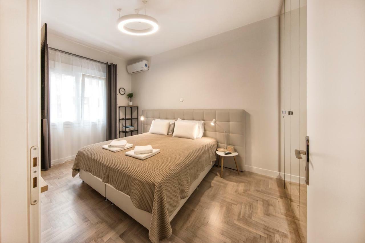 Stunning Αpartment Ιn Τhe Heart Athens. Appartamento Esterno foto
