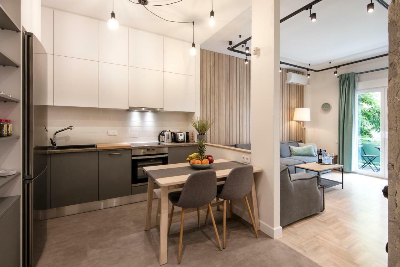 Stunning Αpartment Ιn Τhe Heart Athens. Appartamento Esterno foto