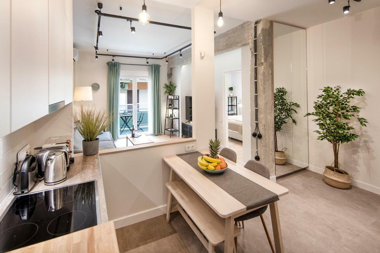 Stunning Αpartment Ιn Τhe Heart Athens. Appartamento Esterno foto