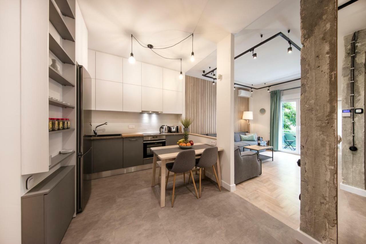 Stunning Αpartment Ιn Τhe Heart Athens. Appartamento Esterno foto